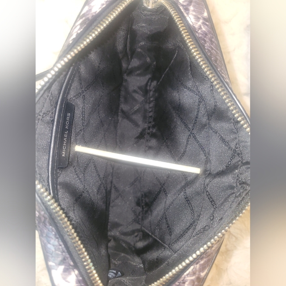 Michael Kors Crossbody - Picture 3 of 9